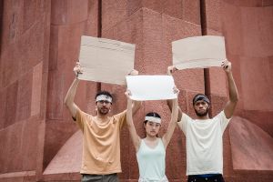 155 тысяч госслужащих могут выйти на забастовку