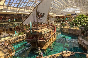 West Edmonton Mall – крупнейший торговый центр