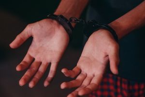 В мужчину выстрелили за то, что он указал на машину, превышающую скорость