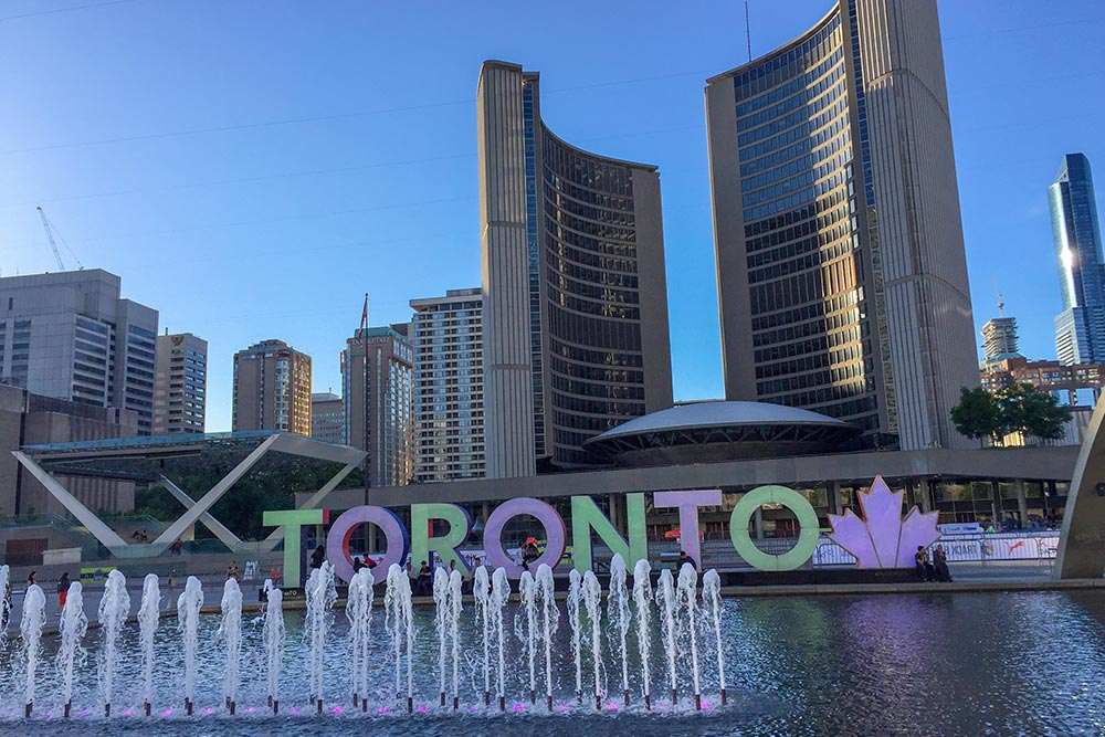 Символ Торонто в центре города