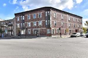 Bright 2 bdrm corner unit ! Close to Downtown