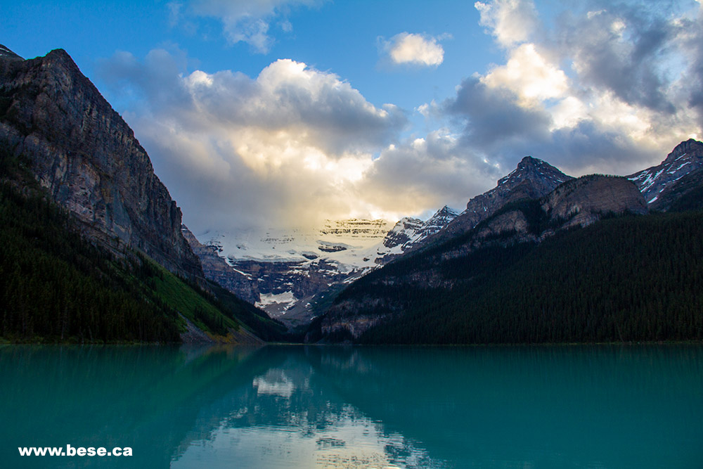 Озеро Lake Louise